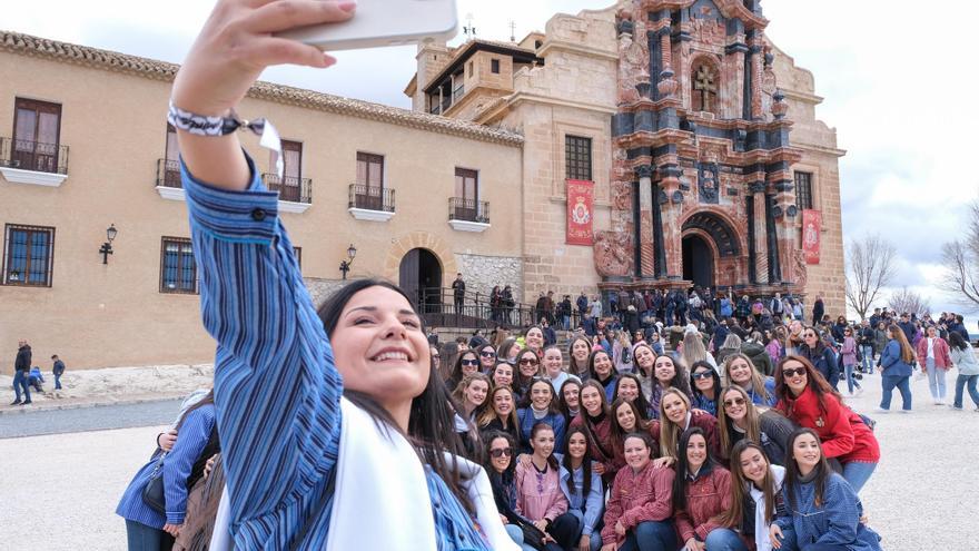 Así ha sido la visita de la comitiva de Hogueras a Caravaca de la Cruz