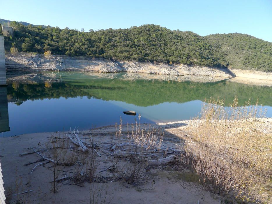 La sequera fa baixar les reserves del pantà de Darnius