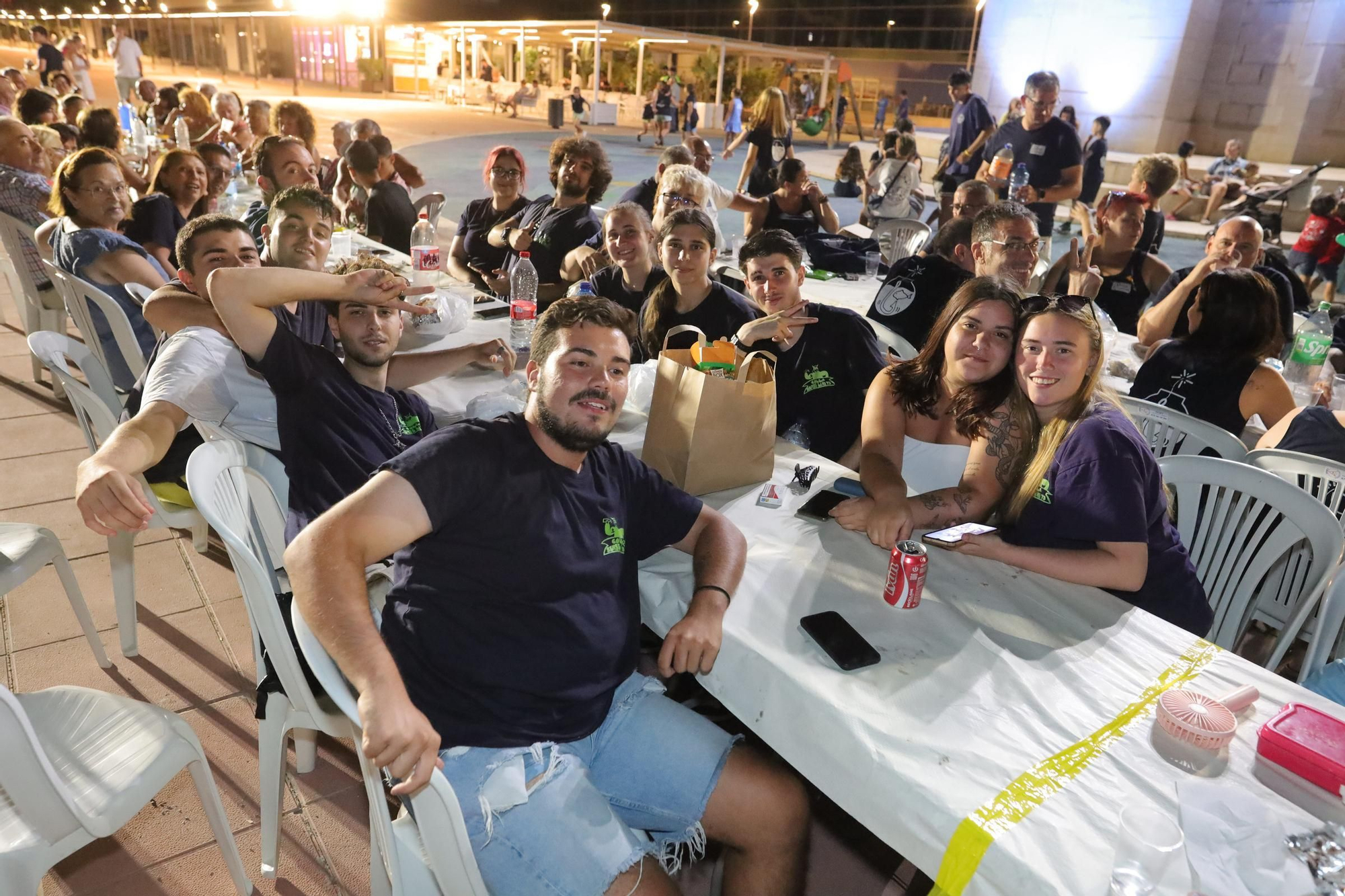 Sopar de pa i porta en las fiestas de Sant Pere del Grau de Castelló