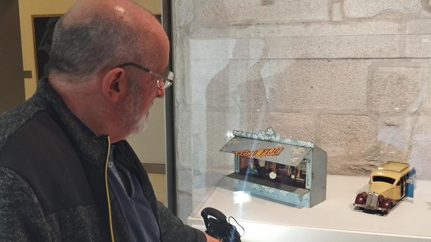 Descubriendo los juguetes del abuelo