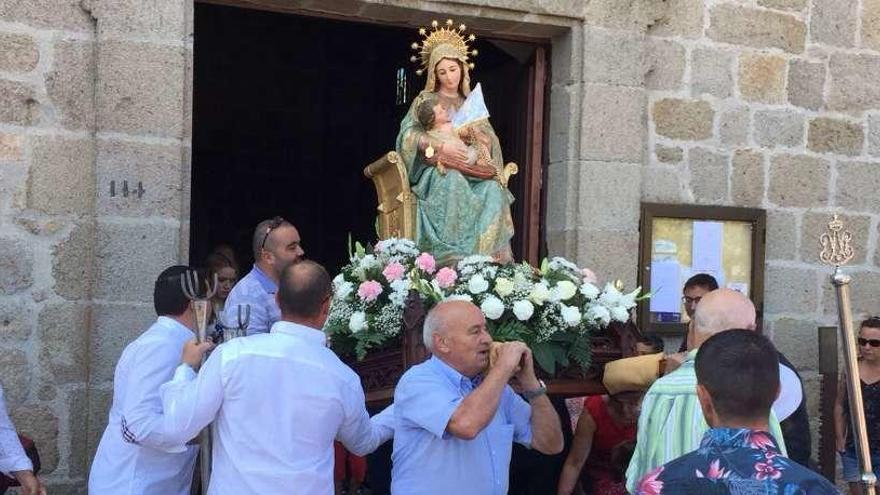 La Virgen de la Bandera procesionó junto al patrón San Agustín.