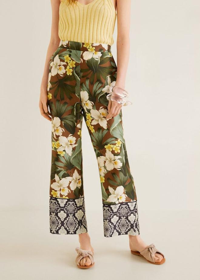 Pantalón con 'print' tropical, de Mango