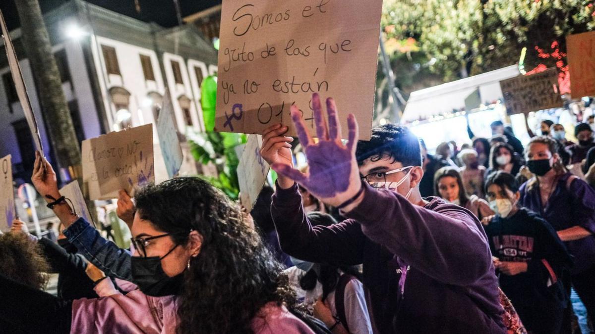 «Ni olvidamos ni callamos ¡Gritemos!»