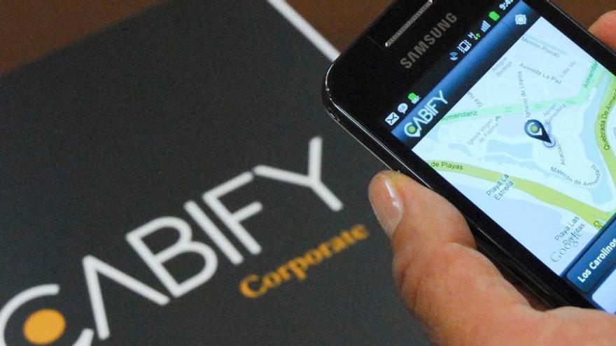 Cabify empezó a implantarse en Málaga el pasado febrero de 2016 y permite rastrear al vehículo solicitado a través del móvil.
