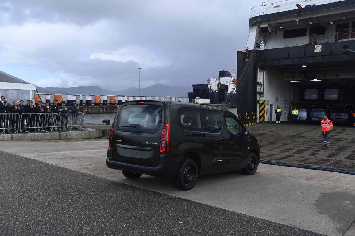 Embarque del vehículo 15 millones en la terminal de Bouzas: una furgoneta Citroën Berlingo producida por Stellantis Vigo.