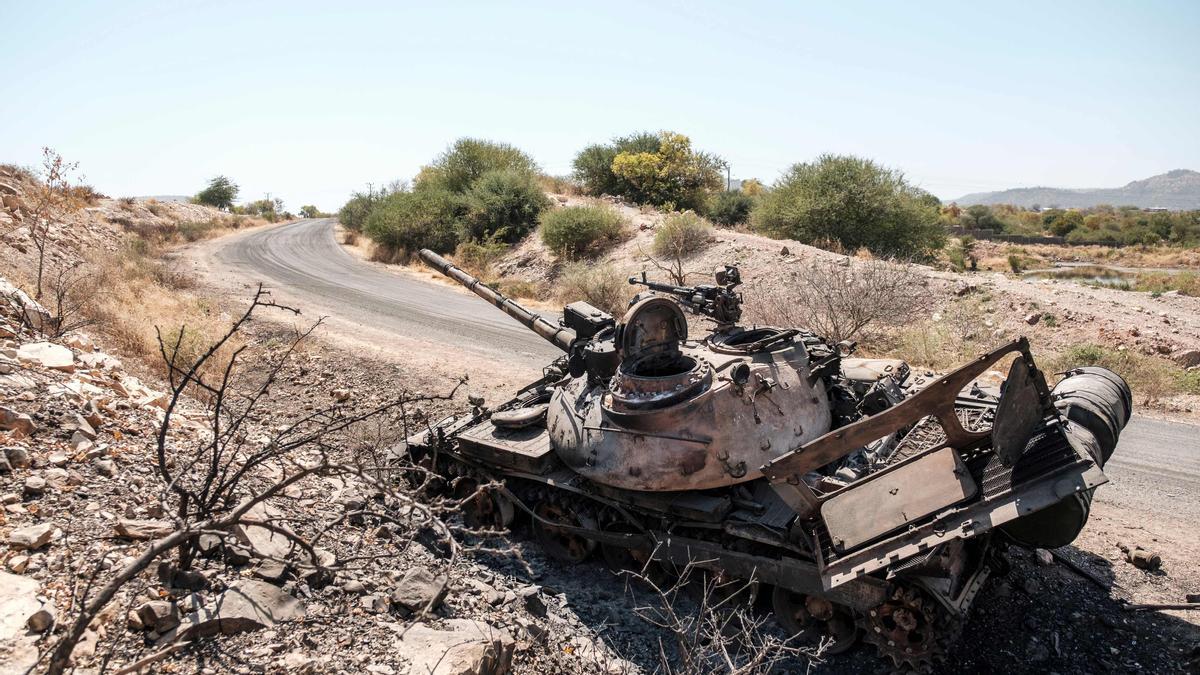 Un tanque abandonado en la región de Tigray.