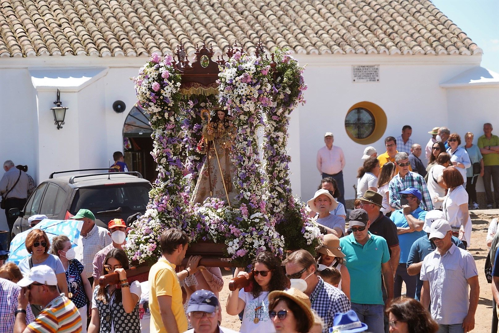 La Virgen de la Antigua regresa a Hinojosa del Duque rodeada de romeros