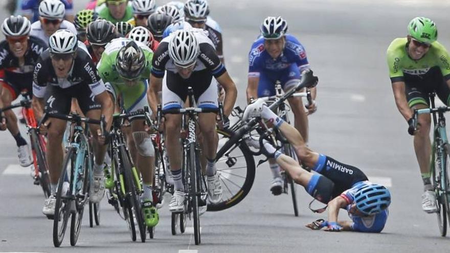 Contador y Valverde salvan las caídas con los Vosgos en mente