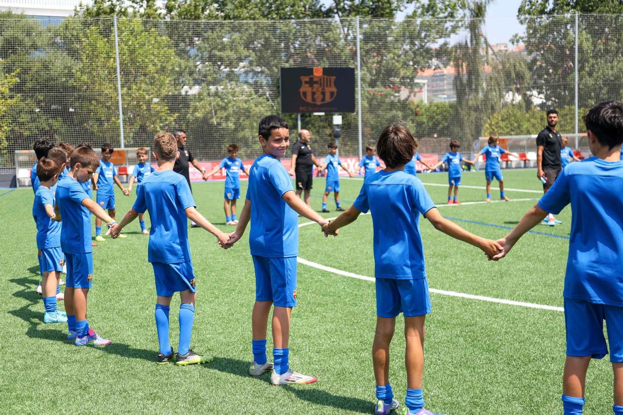 Casi 200 niños acuden a un campus del Barça en Arteixo