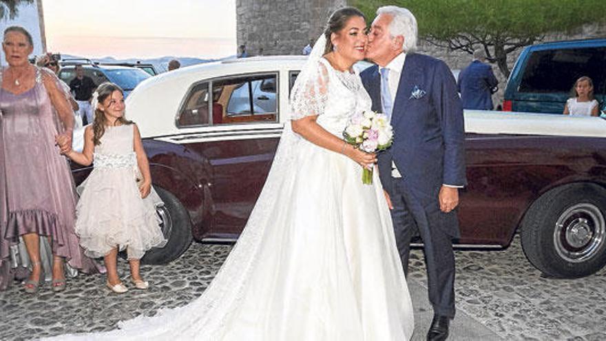 La novia Penélope Palacios y su padre, Juan Palacios.