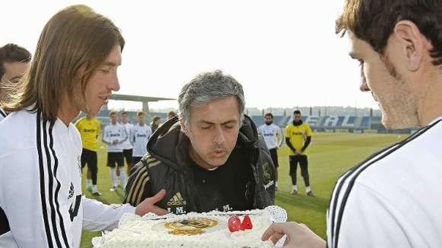 Mourinho, en la celebración del cumpleaños de hace un año. // Efe
