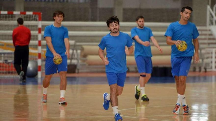 Víctor Rodríguez, Balenciaga, Píriz y Chapela durante un entrenamiento. // G. Santos