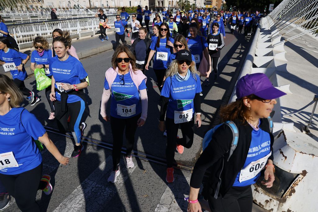 Imágenes del recorrido de la Carrera de la Mujer: avenida Pío Baroja y puente del Reina Sofía (I)