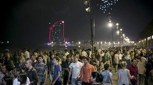 Revetlla de Sant Joan tranquil·la a les platges de Barcelona.