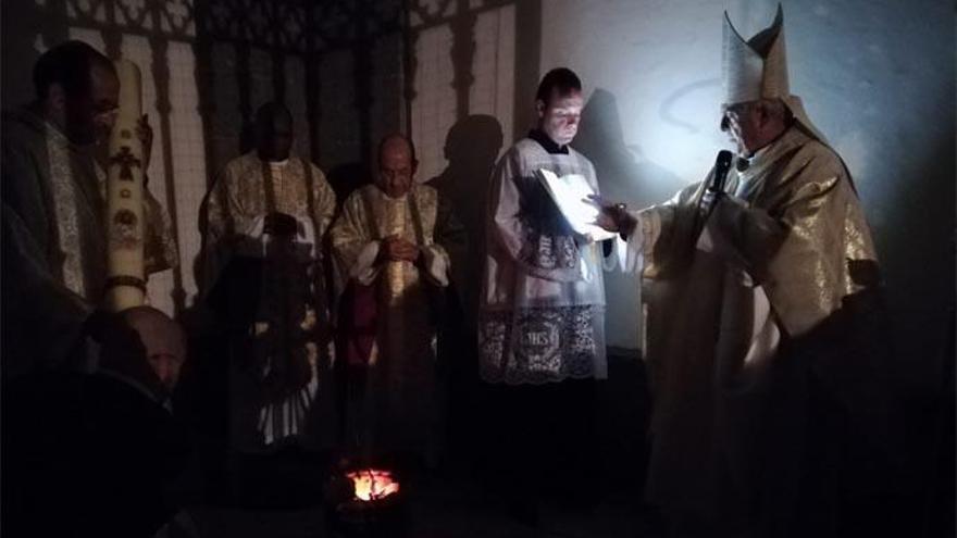Un momento de la Vigilia celebrada anoche en la Catedral de La Laguna.