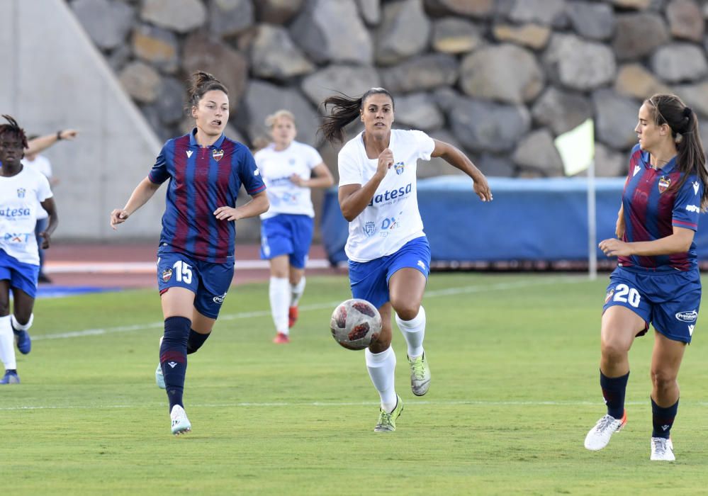 Partido del torneo Egalité de fútbol femenino