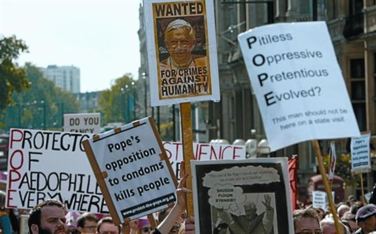 Manifestacions de protesta pels abusos durant la visita del Papa a Londres, la setmana passada. Manifestacions de protesta pels abusos durant la visita del Papa a Londres, la setmana passada.