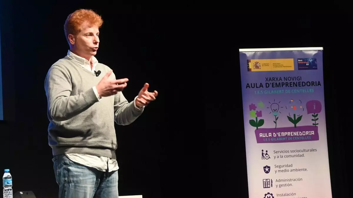 Yunke comparte su experiencia con los alumnos de FP de Nules: emprender no es un truco de magia
