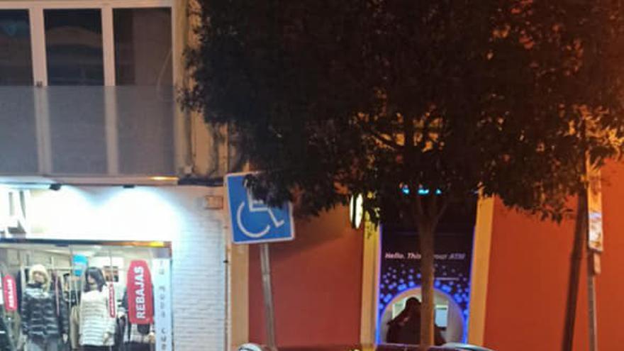 Denunciado en Villena por un supuesto delito al estacionar su coche en zona de discapacitados