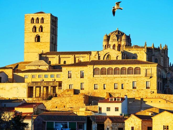 Vista de la Catedral de Zamora al atardecer