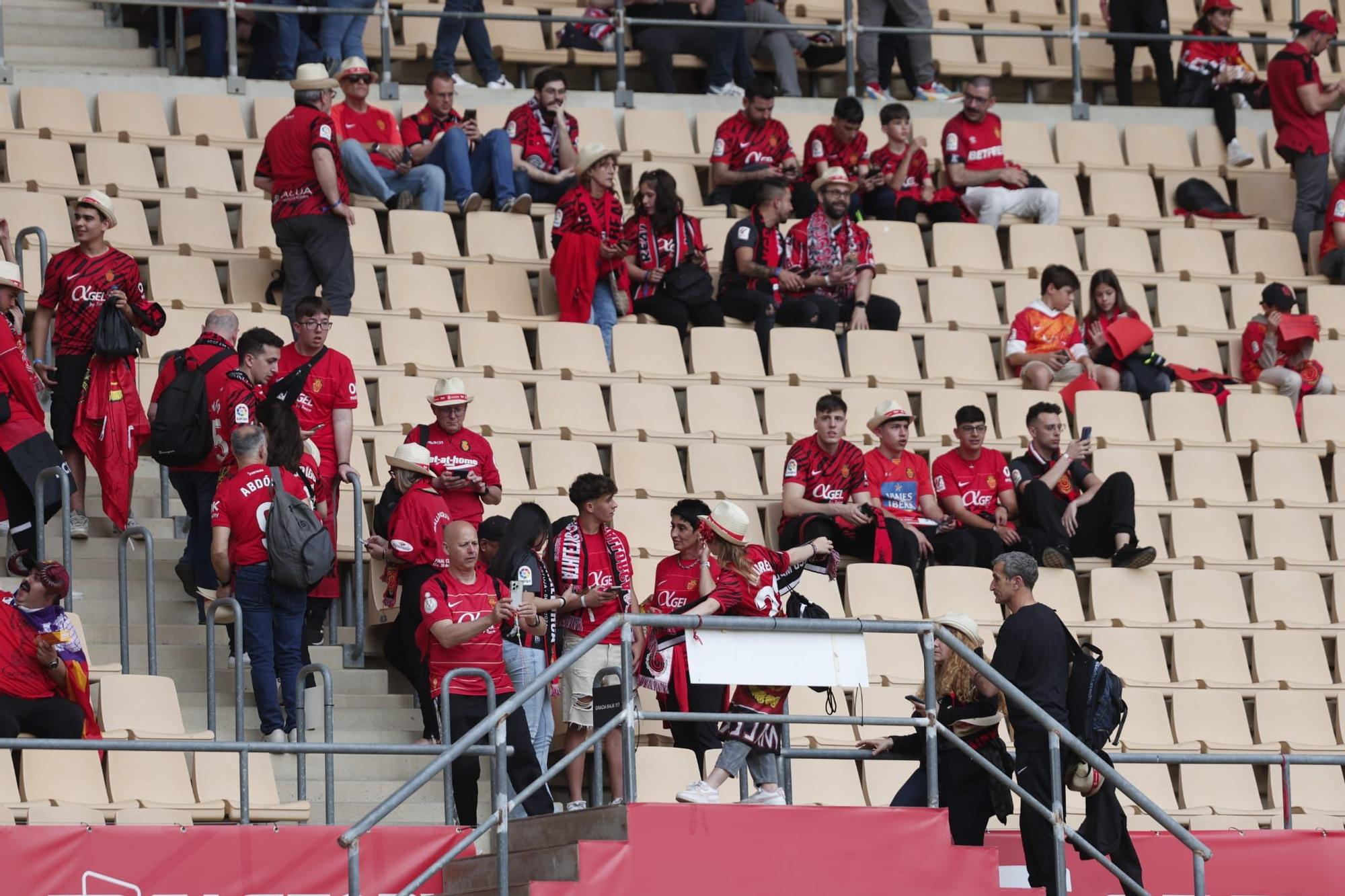 Los aficionados del Mallorca llenan La Cartuja