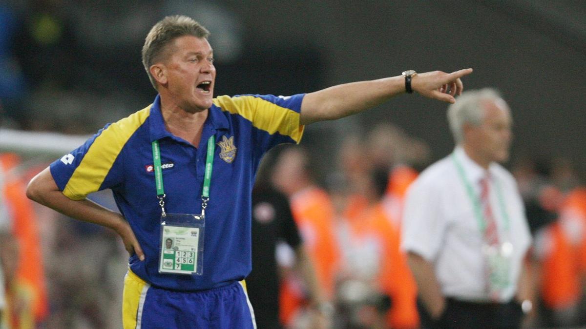 El ucraniano Oleg Blokhin dirige a la selección de su país durante el Mundial de Fútbol 2006 en Alemania.