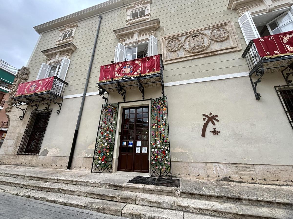Oficina de Turismo en el Palacio del Marqués de Arneva, sede del Ayuntamiento oriolano