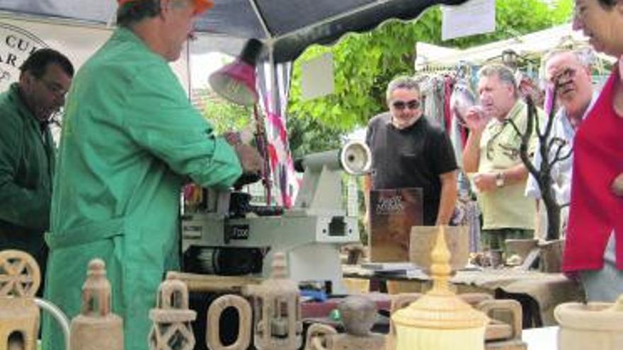 Artesanos en una muestra organizada en la comarca el pasado septiembre.