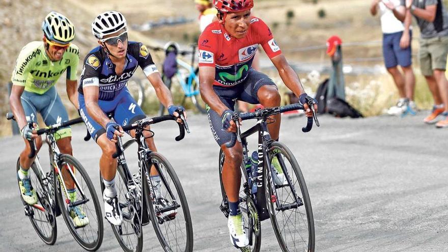 Brambilla (c), Quintana (d) y Contador (i) durante la etapa de ayer en Formigal.