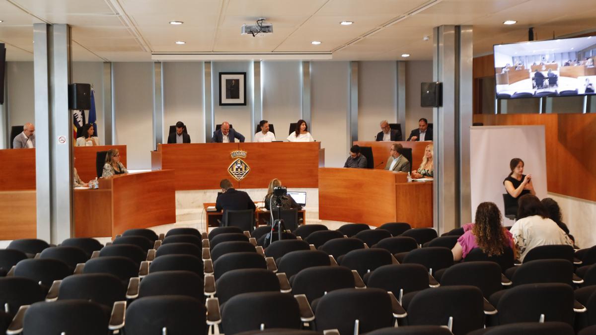 Imagen de archivo de un pleno del Consell de Ibiza.
