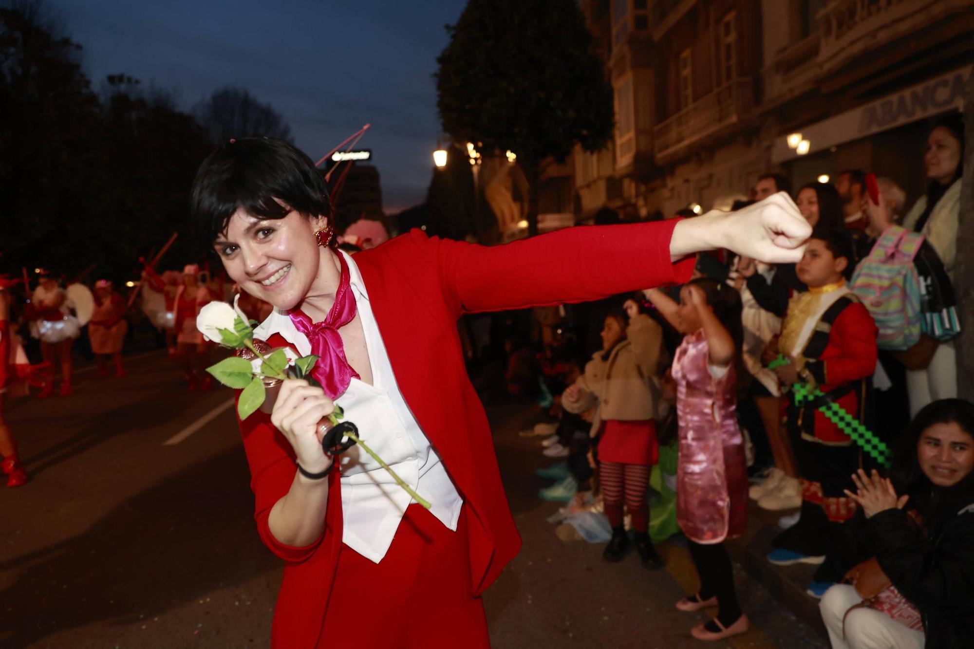 EN IMÁGENES: El Carnaval llena de color y alegría las calles de Oviedo