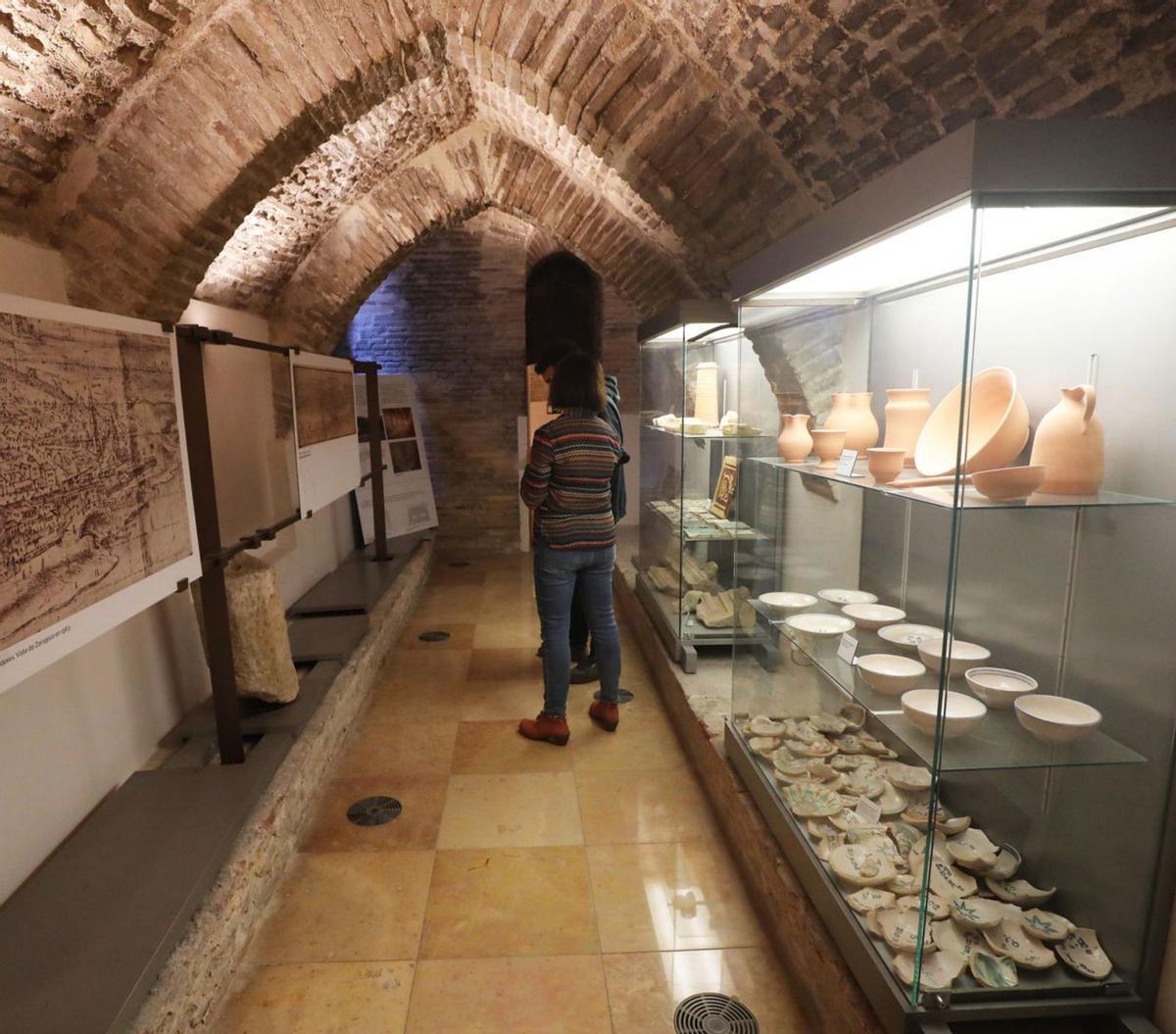 En el sótano conservan restos arqueológicos encontrados en el solar.  | ÁNGEL DE CASTRO