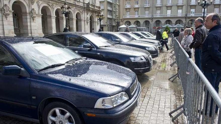 Los coches, expuestos en 2012 antes de su subasta.