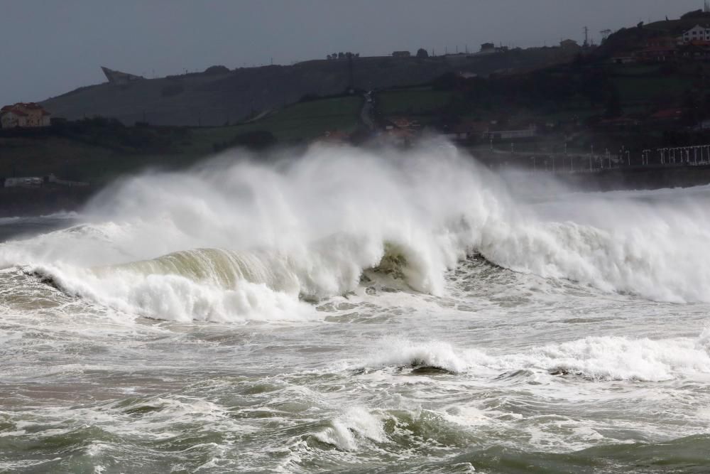 Oleaje en Gijón.