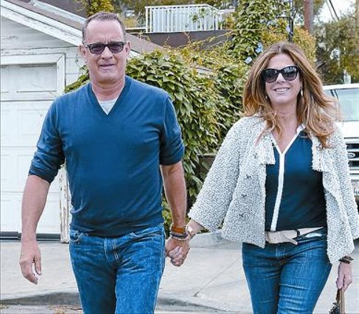 Tom Hanks i Rita Wilson passegen lamor per Califòrnia_MEDIA_1