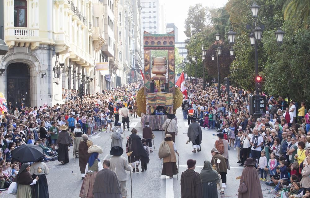 Desfile del Día de América en Asturias dentro de las fiestas de San Mateo de Oviedo