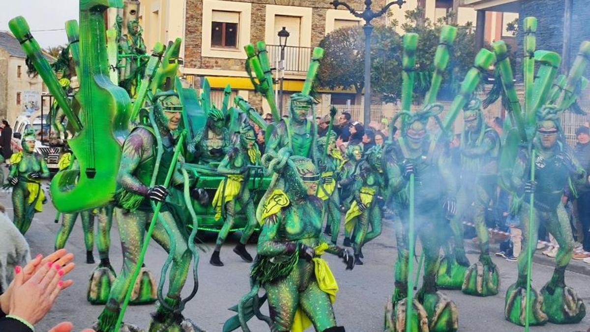 &quot;Gaitaxianos&quot;, de Os Mismos de Sempre, en el desfile de Tapia de Casariego del año pasado.