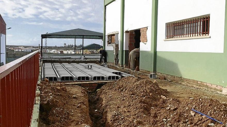 Empieza la construcción del centro de ocio del polideportivo de Almendralejo