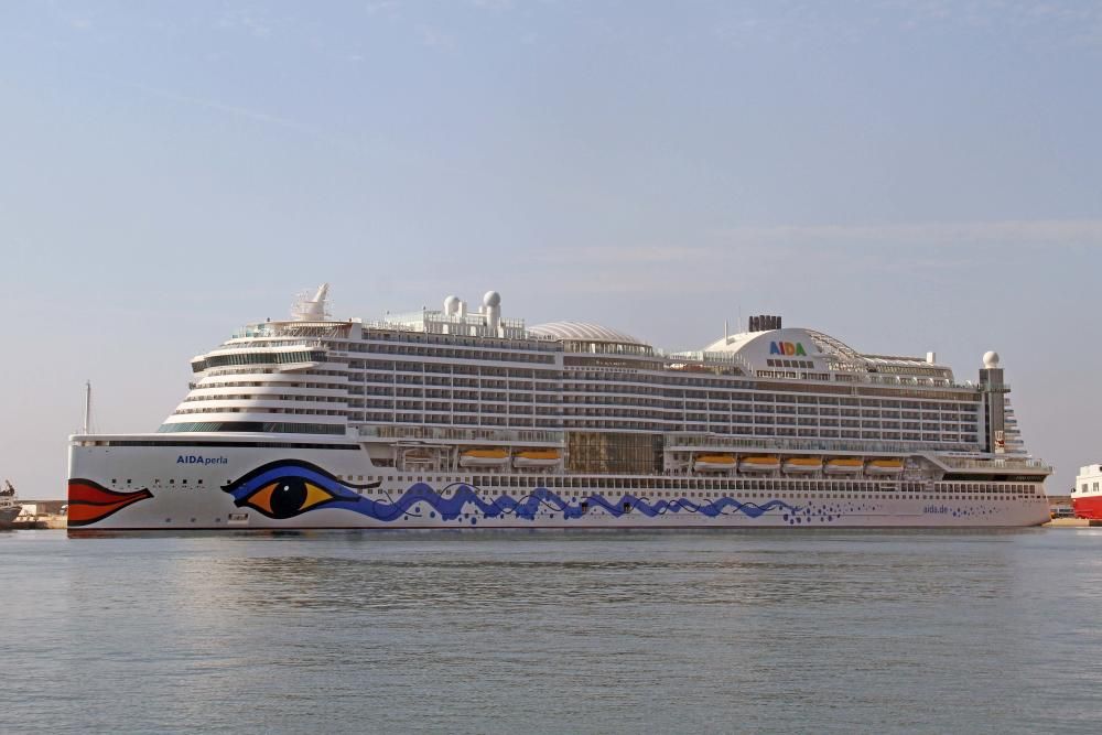 La naviera Aida estrena en el puerto de Palma su nuevo súper crucero