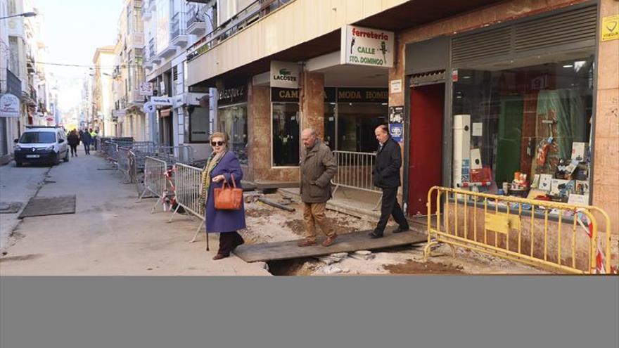 Las obras en Santo Domingo provocan quejas de comerciantes por las fechas