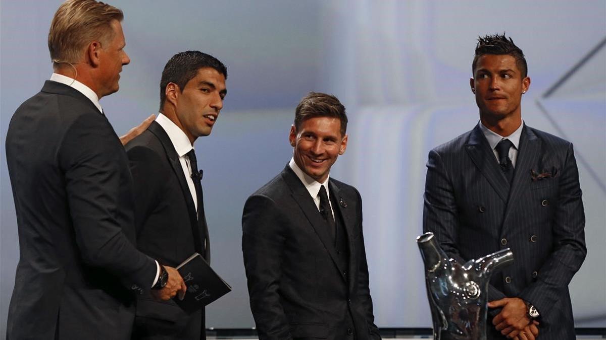 Messi, junto a Suárez y Cristiano Ronaldo en la gala de la UEFA del 2015.