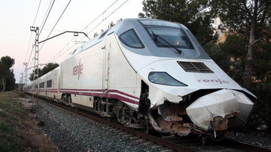 Pla general del tren Euromed descarrilat a Miami Platja