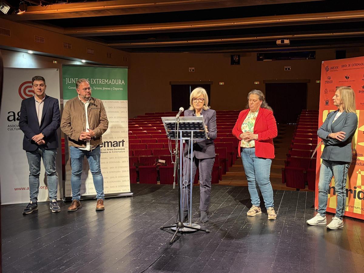 Presentación de la MUM, este jueves, en la Sala Trajano de Mérida.