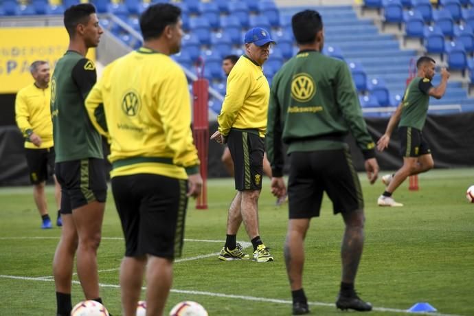 DEPORTES 05-03-19  LAS PALMAS DE GRAN CANARIA.  Primer entrenamiento de Pepe Mel. FOTOS: JUAN CASTRO