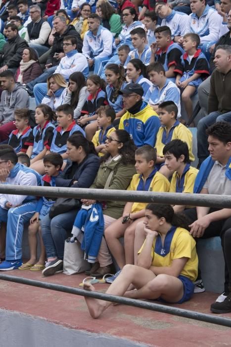 27.01.18 Visita del visepresidente del Cabildo Ángel Víctor Torres a las escuelas de lucha canaria.López Socas.Fotos Tony Hernández