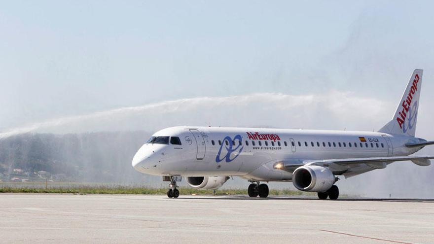 Llegada de un vuelo de Air Europa a Alvedro.