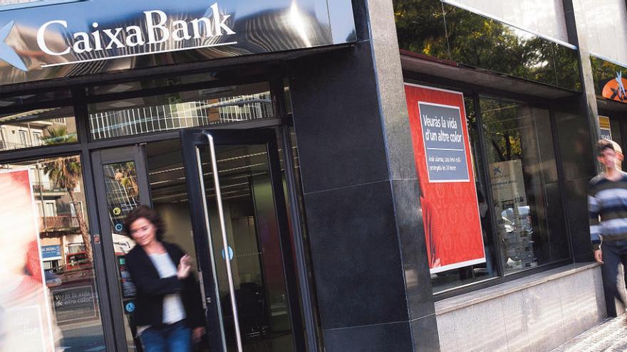 Una oficina de CaixaBank