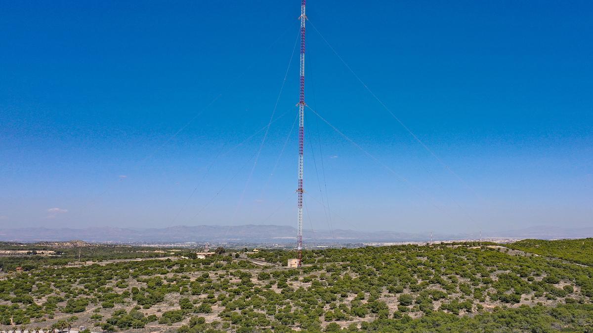 La antena radionaval de Guardamar sigue siendo la edificación más alta de España con 380 metros de altura