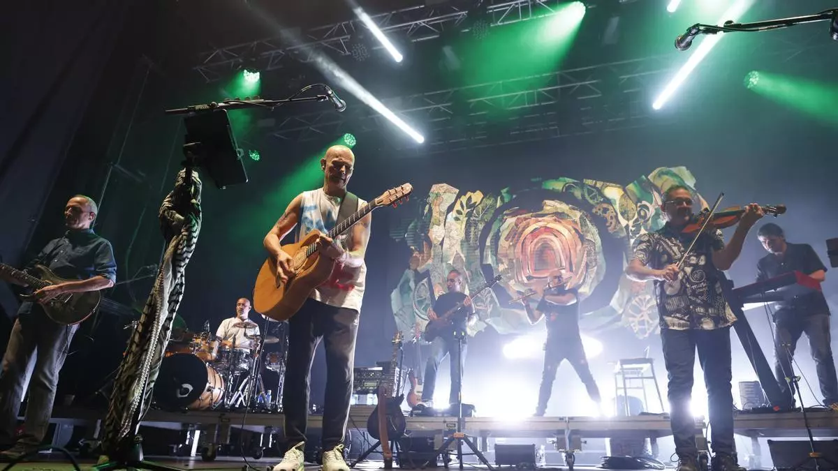 La nostalgia de "Celtas Cortos" pone a bailar a Oviedo en el inicio San Mateo