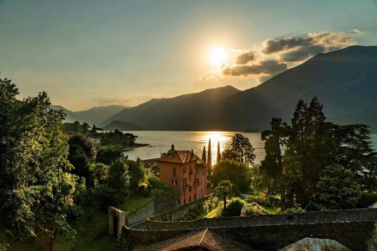 Las villas salpican la costa del Lago de Como